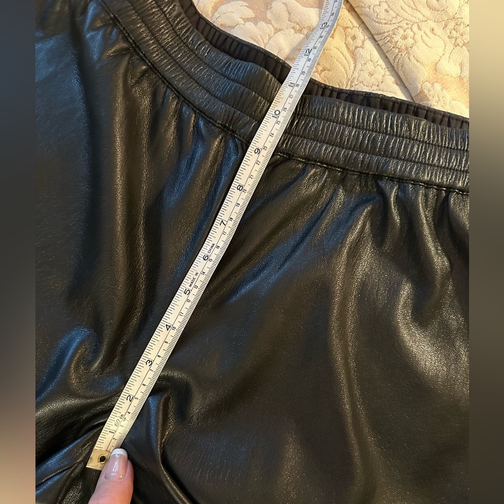 Babaton black vegan leather pant - Picture 4 of 10